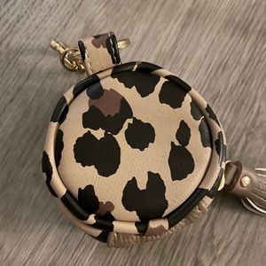 Itzy ritzy leopard paci pod